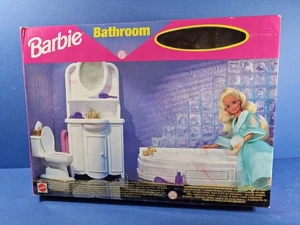 BARBIE BATHROOM Set Folding Pretty House 1996 - Mattel 67555 - BOXED - Picture 1 of 5