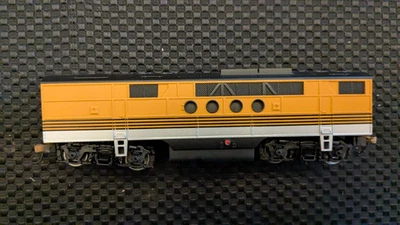 Bachmann HO DUMMY Diesel B unit, DRG colors, Nice! - Image 1 of 4