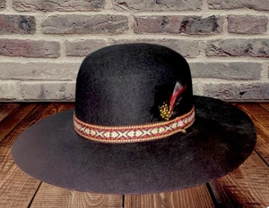 Cappello a cupola in lana stile INDIAN JOE Navaho fascia geometrica e piuma nativi americani M - Foto 1 di 11