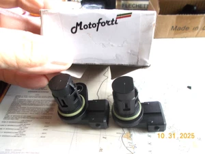 Pair of New Camshaft Sensors, 3 pin, application unknown - Picture 1 of 4