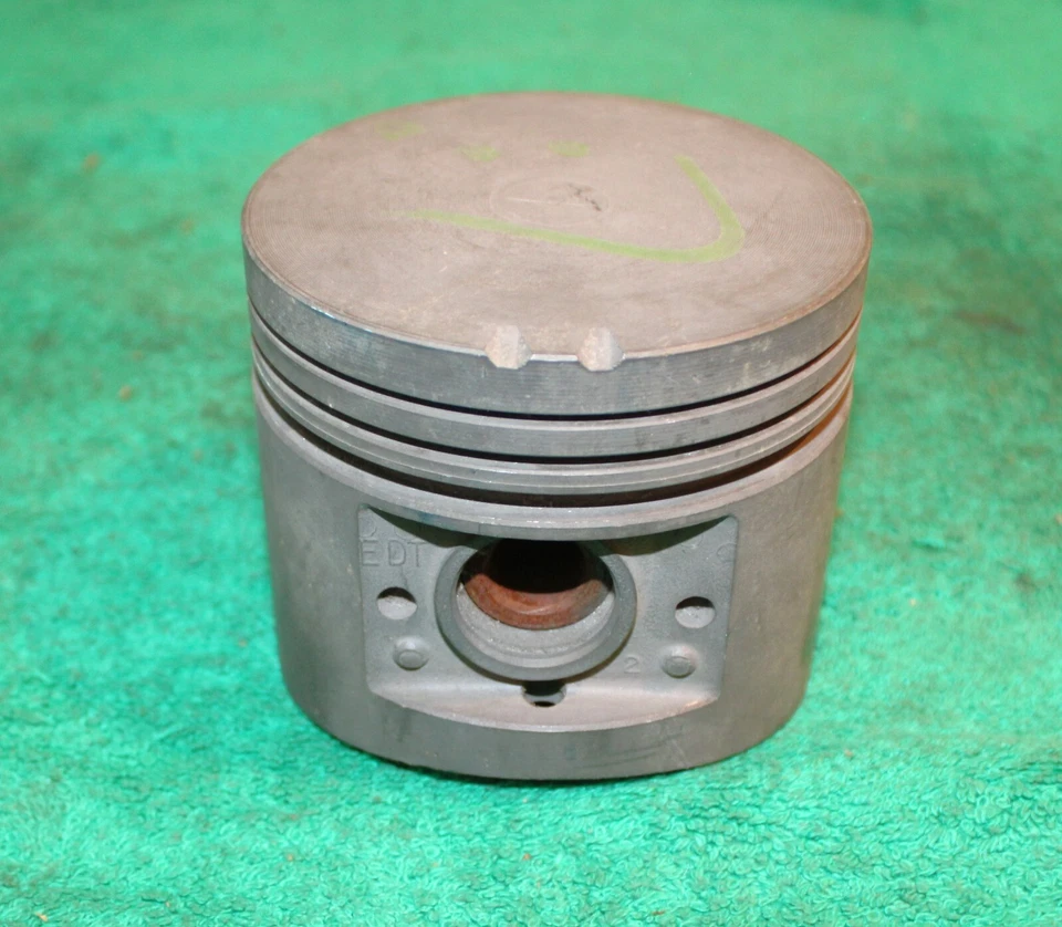 1960 Ford Galaxie Special Starliner NOS 352 4V 360Hp SPECIAL Std. PISTON & PIN - Image 1 of 4