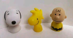 Marionetas de 3 dedos Peanuts Charlie Brown, Snoopy, Woodstock PVC suave hora del baño diversión - Imagen 1 de 7