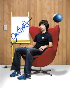 GFA Stand-up Comedian * DEMETRI MARTIN * Signed 8x10 Photo D3 COA - Picture 1 of 1