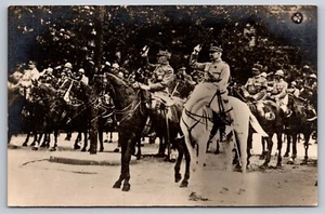 Postal - RPPC Francia París Primera Guerra Mundial Desfile de la Victoria 14 de julio de 1919 Mariscales Caballos 1O - Imagen 1 de 2