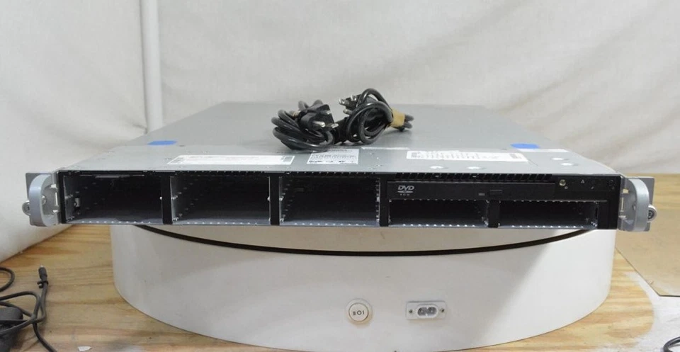 Intel R1208GZ4GC Intel Xeon E5-2620 2Ghz 32GB SEE NOTES - Image 1 of 4