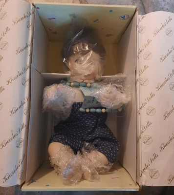 Фарфоровая кукла PETER PEEK-A-BOO от Maud Fangel винтажная обложка Babies Ashton Drake - Изображение 1 из 4