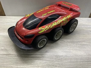 Vintage Tyco 27 MHz 9.6v ROSSO SCORCHER RC 6X6 Turbo SOLO AUTO - NON TESTATO - Foto 1 di 7