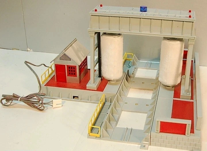 Lionel 12767 Steam Clean and Wheel Grinding Shop With OB