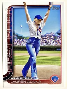 2025 Topps Lauren Alaina primo lancio #FP-9 Wrigley Field Chicago Cubs - Foto 1 di 2