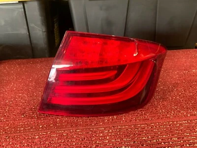 Lanterna traseira externa traseira direita do lado do passageiro BMW 2011-2013 F10 LED OEM 80K - Imagem 1 de 4