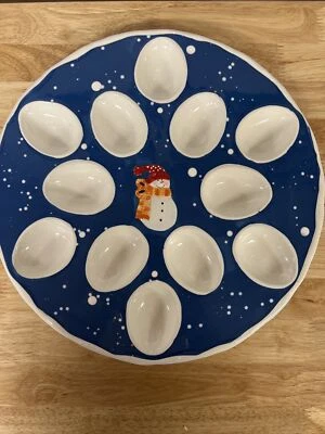 Plato redondo para servir huevos de 12 ranuras St. Nicholas Square DÍAS DE NIEVE 13" Foto 1 de 4