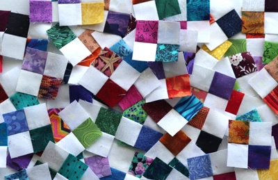 Lote de 100 telas algodón mini 4 parches edredón cuadrados bloques 2.5" multicolor blanco Foto 1 de 3