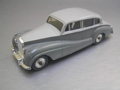 Dinky Toys 150 Rolls Royce Silver Wraith 1/43 scale made in England NM+ Cond. - Image 1 of 4