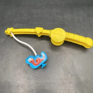 1997 Fisher Price Go Fish Game Replacement Yellow Fishing Pole w/ Blue Worm - Picture 1 of 7