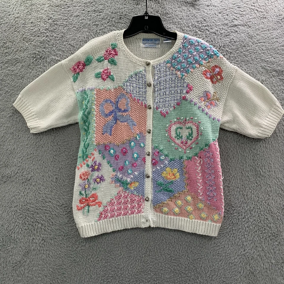 Suéter para mujer Northern Isles mediano bordado a mano blanco rosa* Foto 1 de 4