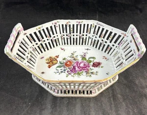 Cesta de frutas decorativa perforada reticulada de porcelana KPM flores pintadas a mano - Imagen 1 de 13