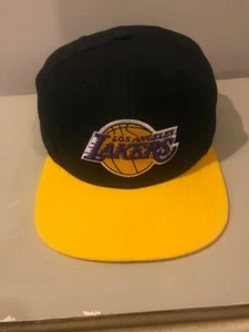 Los Angeles Lakers Mitchell & Ness SnapBack Adjustable Hat Black & Yellow Color - Picture 1 of 3