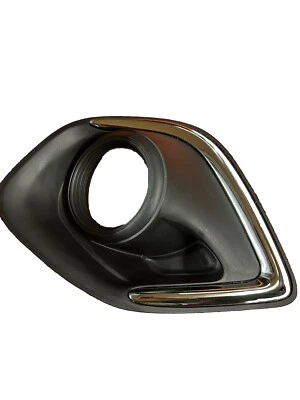 ⭐️ 2013 2014 2015 MITSUBISHI OUTLANDER RIGHT RH SIDE FRONT FOG LIGHT TRIM BEZEL - Image 1 of 4