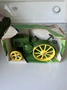 JOHN DEERE 1923 MODEL D 1/16 TRACTOR  #500 ERTL NIB - Picture 1 of 4