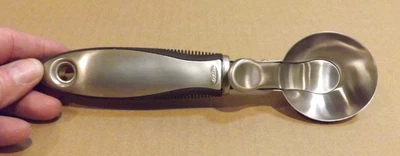 OXO 钢推杆冰淇淋勺 — 第 1/4 张图片