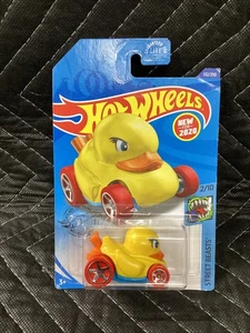 Hot Wheels Duck N' Roll 132/250 - Yellow - 2020 Mainline A - Picture 1 of 7