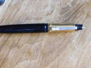 Old 1950's Parker/Eversharp Fountain Pen w/Black & Gold Trim - Picture 1 of 14
