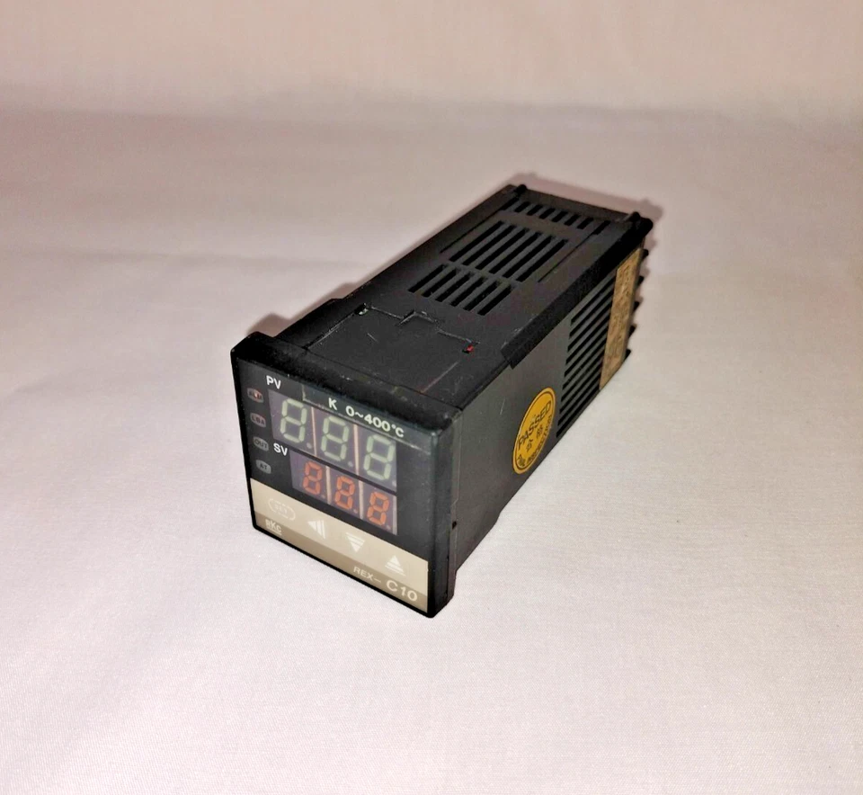 RKC REX-C10 REX-C10FPC-V*2CN-Z-140C Digital Temperature Controller - Image 1 of 4
