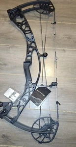 NEW HOYT ALPHA X 30 BOW right hand 25"-30" black 70-80lbs - Picture 1 of 3