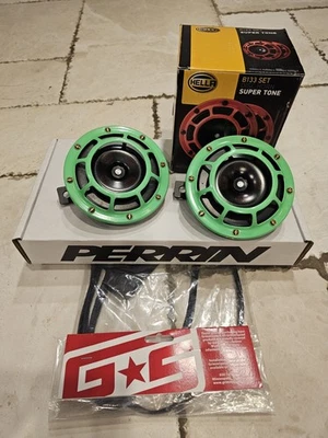 Green Hella Supertone 角带 Perrin 托架/GRM 线束。 02-07 WRX/STI  — 第 1/4 张图片
