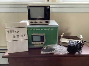 4.5” Black And White TV Portable Vintage NEW - Bild 1 von 10