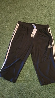 Pantalones cortos de entrenamiento de fútbol Adidas Tiro 19 3/4 negros blancos D95948 medianos para hombre Foto 1 de 3