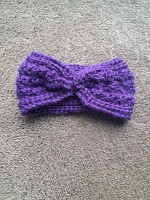 Calentador de orejas para bebé, púrpura, 7" X 3 1/2", hecho a mano, ganchillo Foto 1 de 2