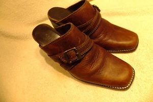 Gianni Bini Light Brown Distressed Leather Slip On 3" Heel Womens Shoes Size 7M  - Picture 1 of 10