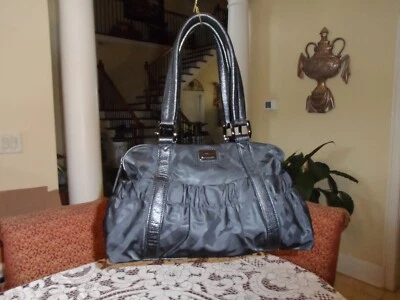 Bolso de hombro Burberry negro a cuadros Nova de nailon con ribete de cuero Foto 1 de 4