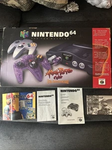 Consola Nintendo 64 Atomic Purple - SOLO EN CAJA CON TODOS LOS INSERTOS N64 - Imagen 1 de 10