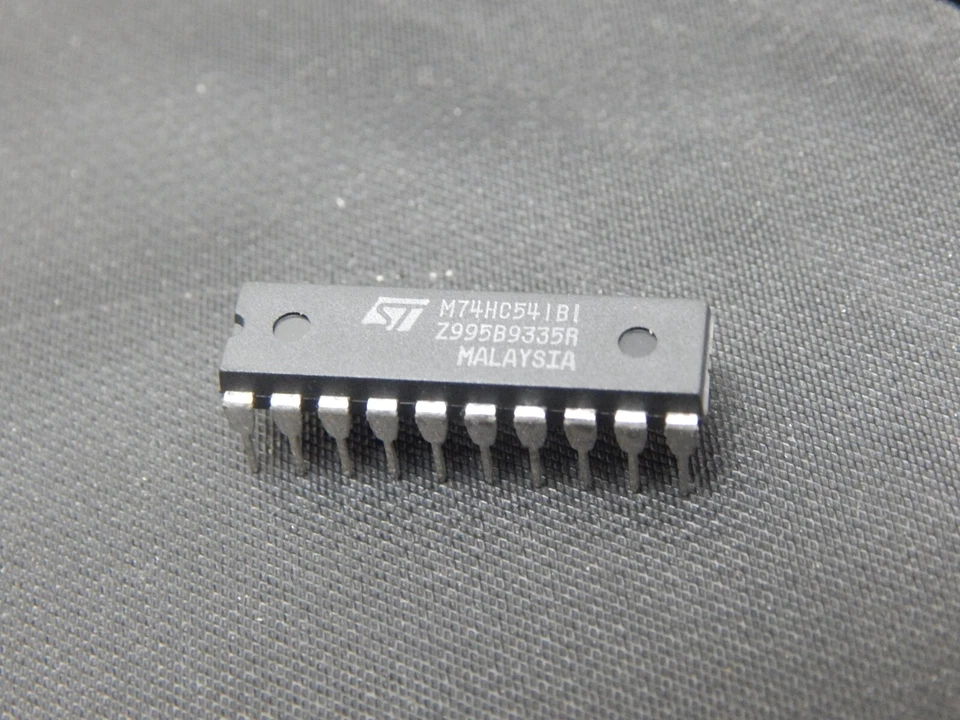 STMicroelectronics M74HC541B1