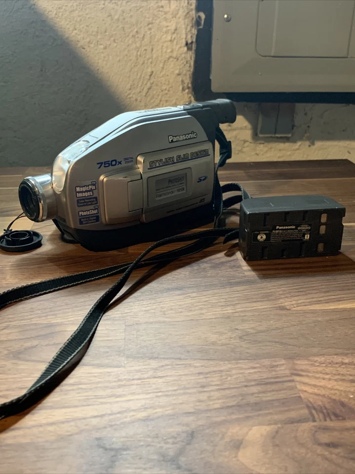 Panasonic Palmcorder PV-L453D VHS-C Camcorder W/ Battery No Charger - Read - Image 1 of 4