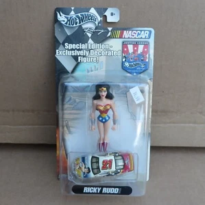 WONDER WOMAN 2004 Hot Wheels Figurine Ricky Rudd #21 Justice League Car NEW - Picture 1 of 1