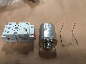 Schneider Magnacraft 750XBXH-240A Relay 70-750DL8-1 Socket - Picture 1 of 7