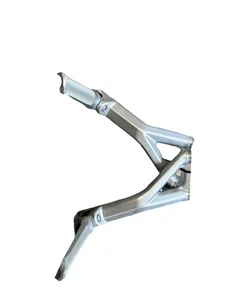 DUCATI STREETFIGHTER V4 V4S FUSSRASTEN HINTEN UND AUFHÄNGER BJ 20 - Bild 1 von 4