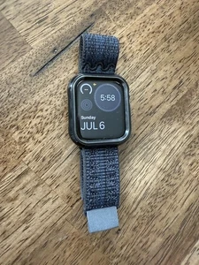 Apple Watch SE 2e génération (GPS) 44 MM boîtier en aluminium à minuit avec extras - Photo 1 sur 16