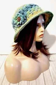 ganchillo hecho a mano XL mujer cubo sombrero ala cloche sutherland rayas azul - Imagen 1 de 2