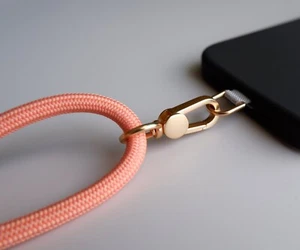 Bracelet téléphone Castify similaire - Photo 1 sur 5