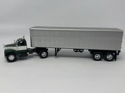 Caminhão reboque semi trator New-Ray Green 1953 Mack B-61 1:43 - Imagem 1 de 4