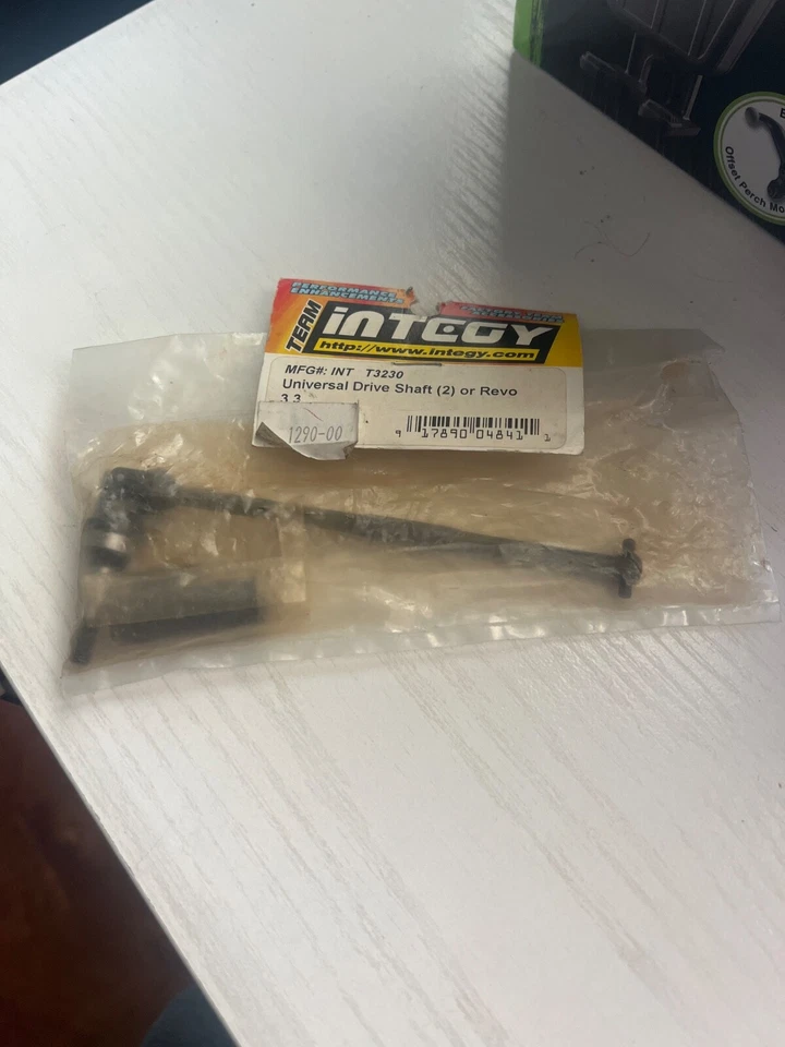 Vintage RC Car Truck Integy T3230 Revo 3.3 E-Revo Universal Shaft 1pr New Spares - Image 1 of 1