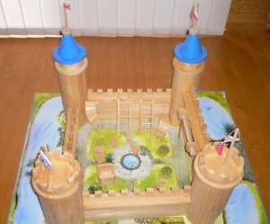 Große Ritterburg v. XToys aus 100% Natur Kiefernholz Holz umfangreiches Zubehör - Bild 1 von 17