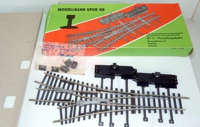 "HO" Pilz  (DDR Sebnitz)    1x elektrische Dreiweg-Weiche R= 500/600   OVP.  1. - Bild 1 von 4