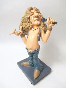 Robert am Micro Funny Poly Figura Stratford Caricatura Escultura Música Concierto - Imagen 1 de 7