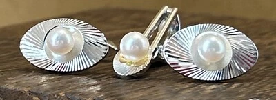 Juego de gemelos acanalados de perlas de agua dulce y clips de corbata plateados de 20 mm de largo firmados plateados Foto 1 de 4