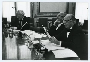 PHOTO OECD / OCDE Léo Jouan, réunion de travail entre membres officiel - Picture 1 of 2